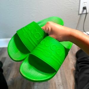🟩🟩((SEND OFFERS)) Authentic GUCCI SLIDES (SIZE 7.5MENS) (WOMENS SIZE 10)